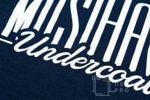 Черные футболки с надписью «MUSTHAVE undercoal»